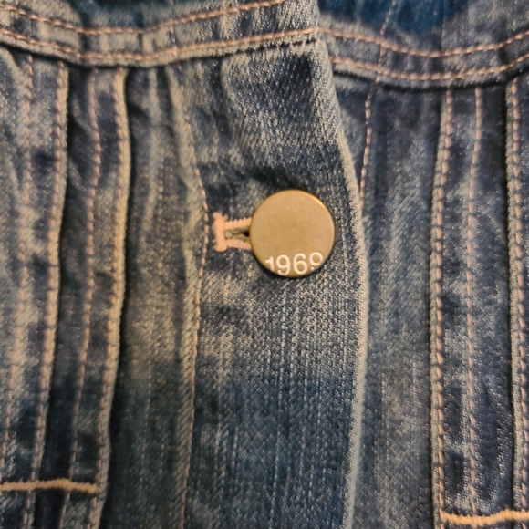 GAP Distressed Jean Jacket With Suede Elbow Patches! - Picture 5 of 7